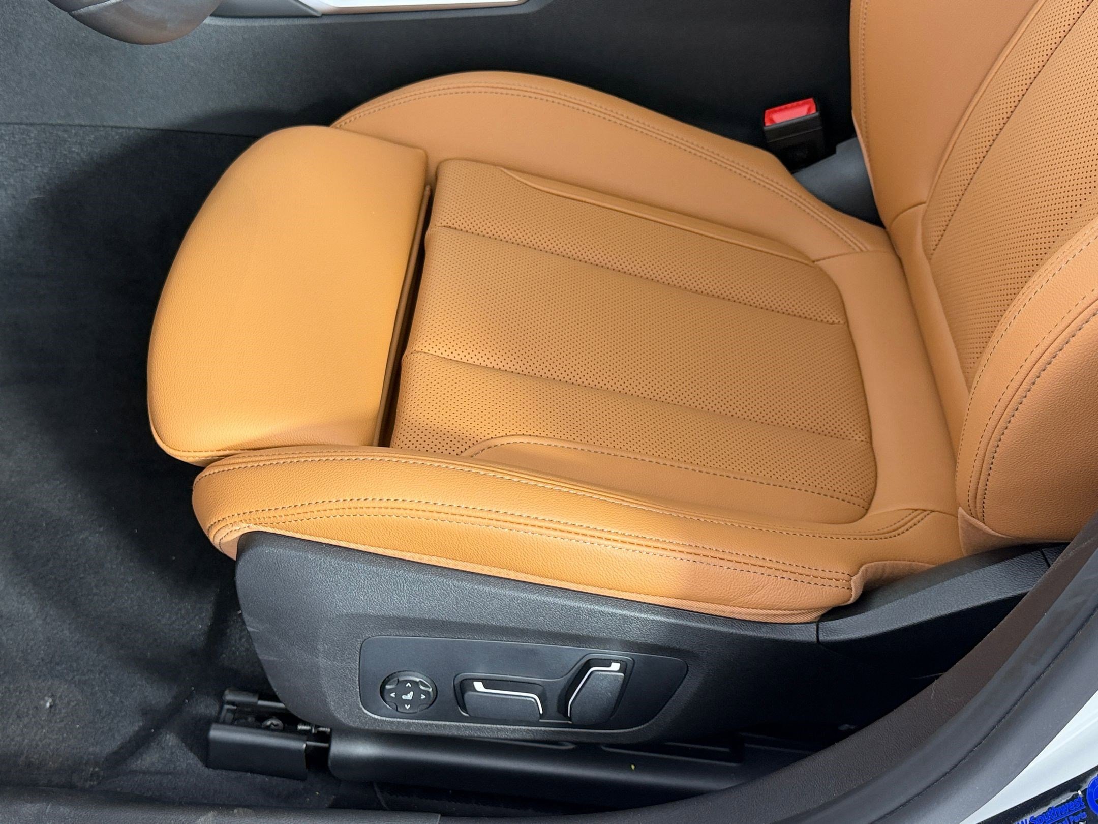 Used 2026 BMW 330i Sedan w/ M Sport Package image 13