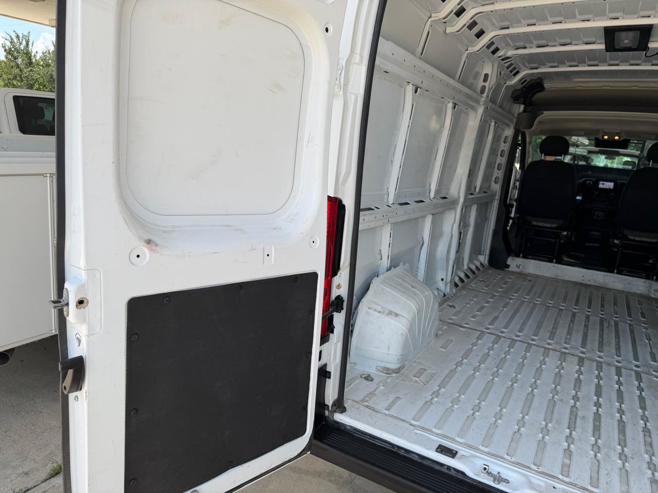 Used 2025 RAM ProMaster 2500 w/ Convenience Group FWD image 20