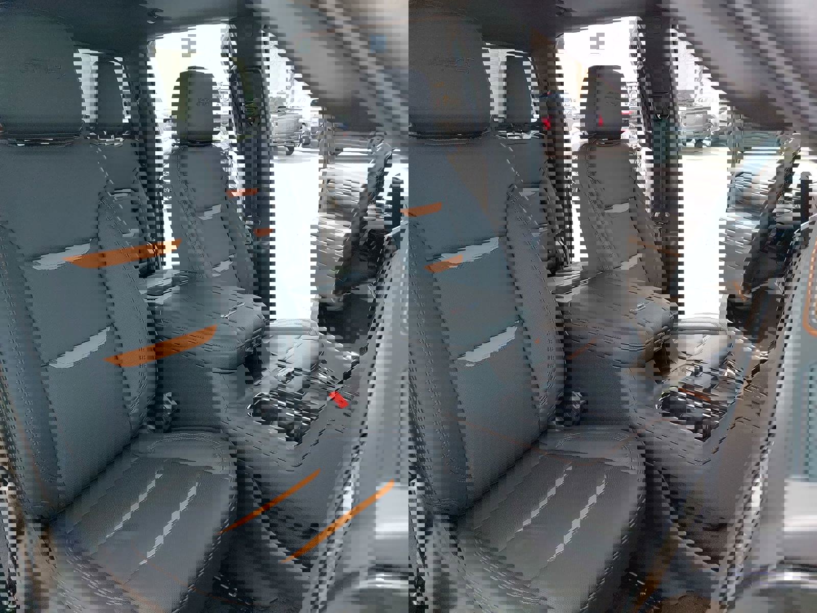 Used 2025 GMC Sierra 3500 AT4 w/ AT4 Premium Plus Package image 10