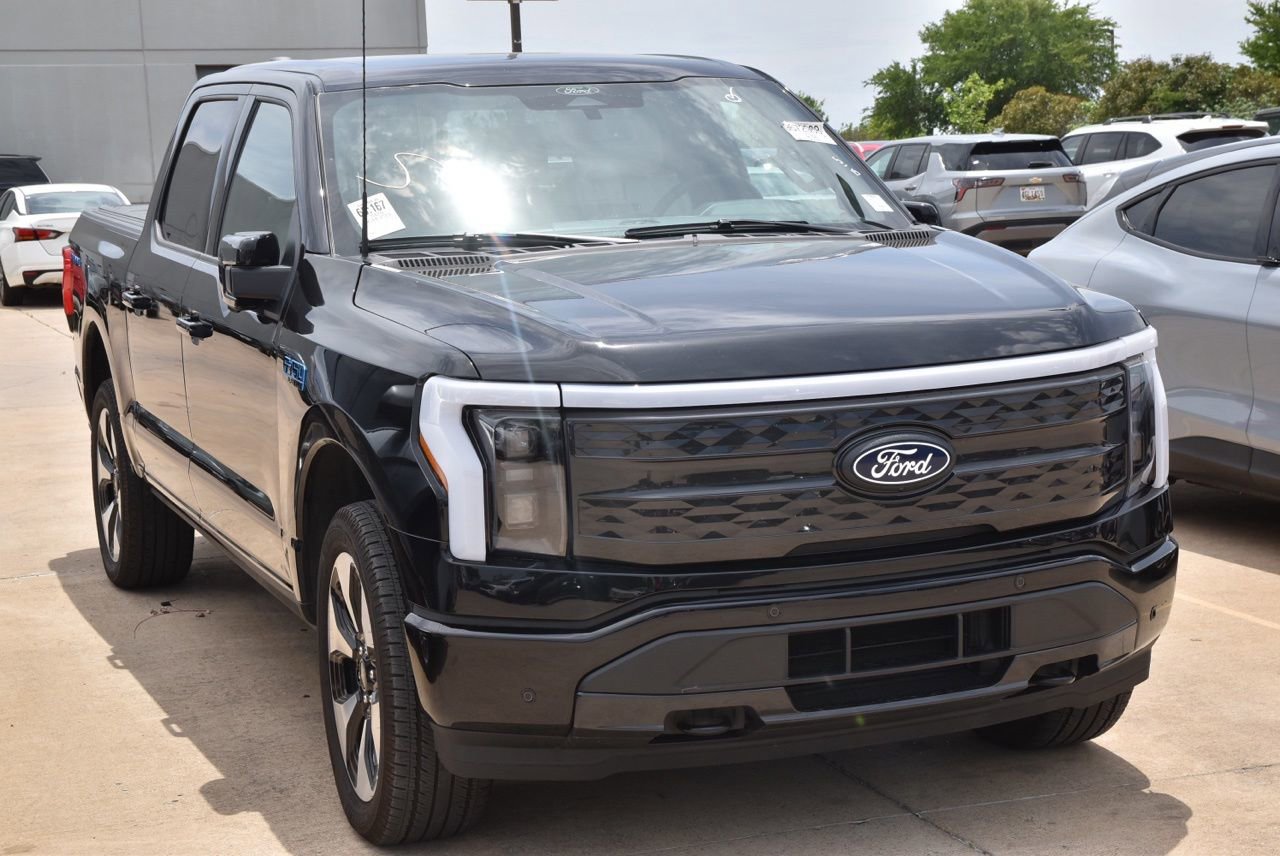 Used 2025 Ford F150 Lightning Platinum AWD/4WD image 4