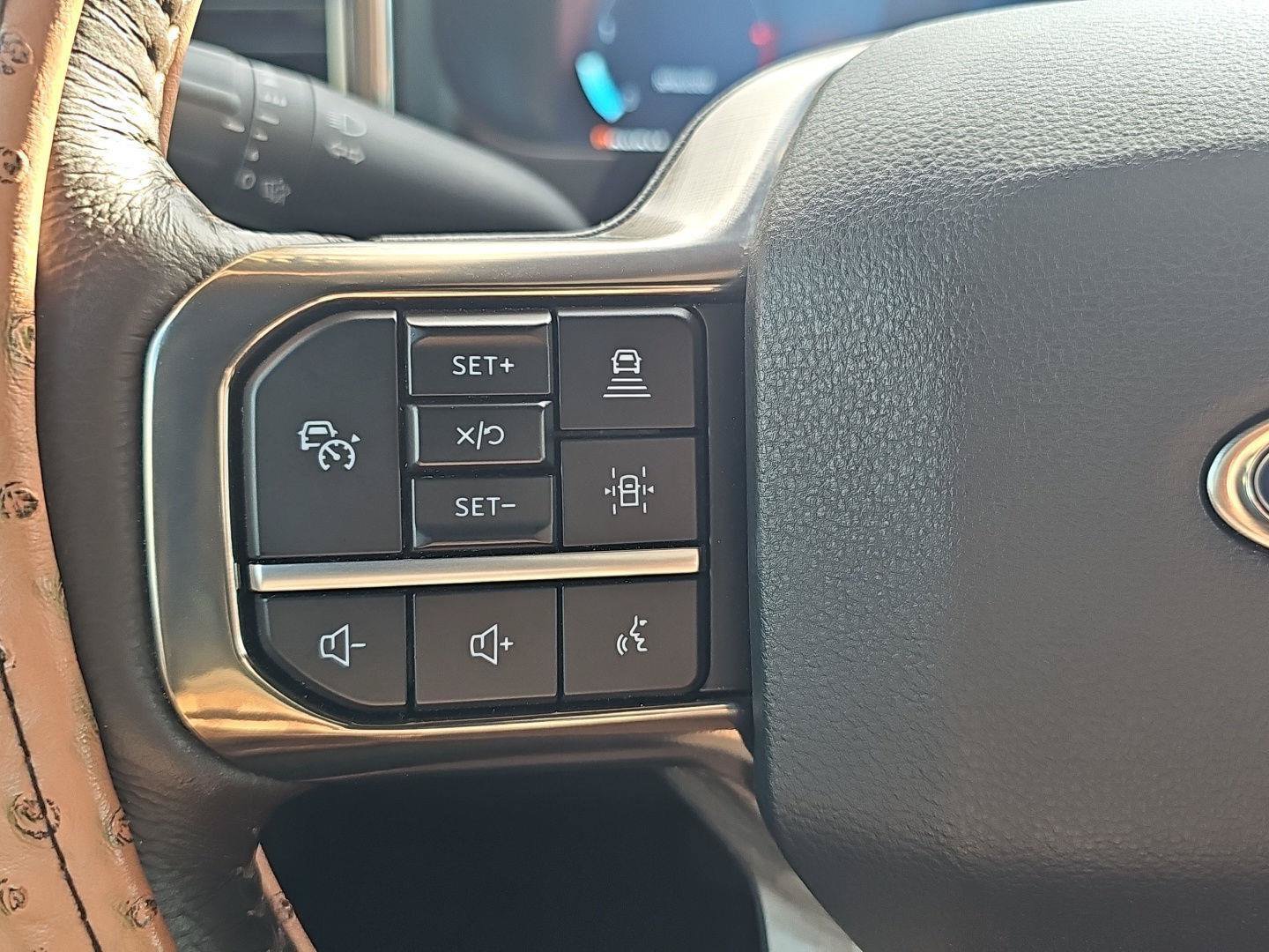 Used 2025 Ford F350 King Ranch w/ FX4 Off-Road Package AWD/4WD image 18