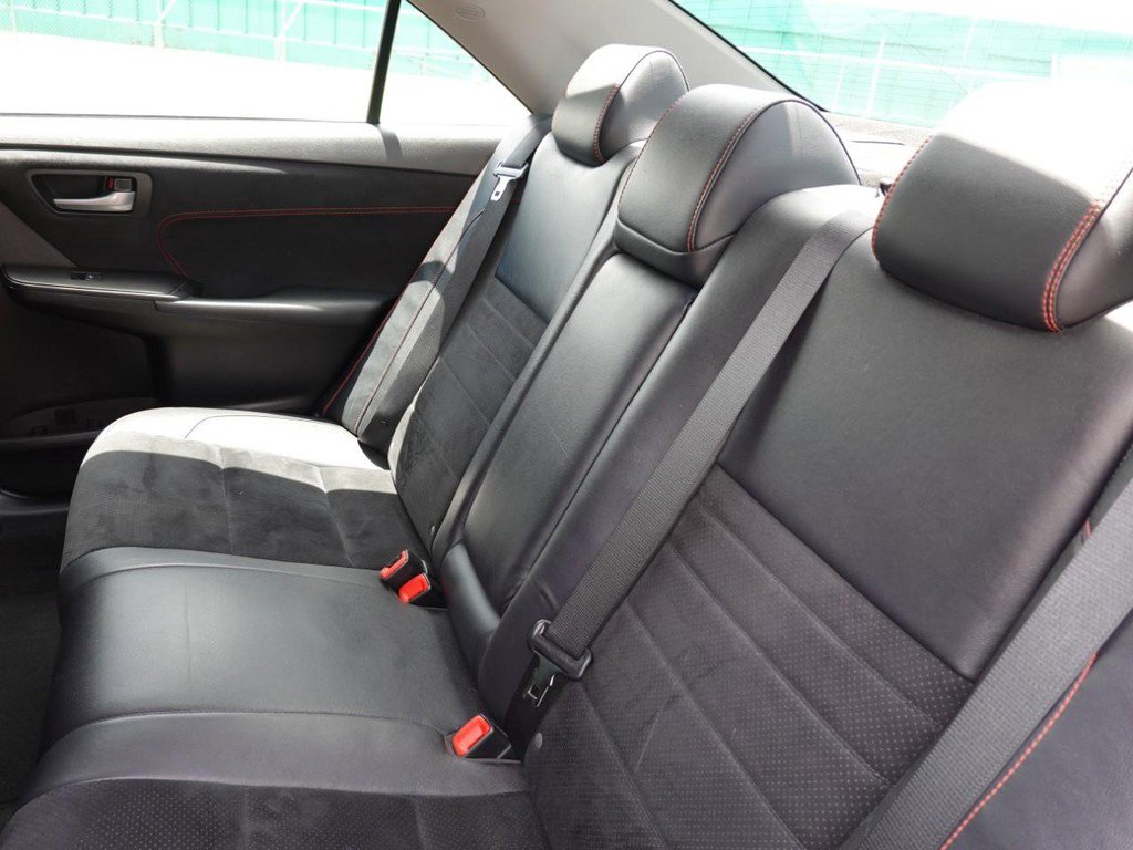 Used 2016 Toyota Camry XSE w/ Moonroof Package FWD image 19