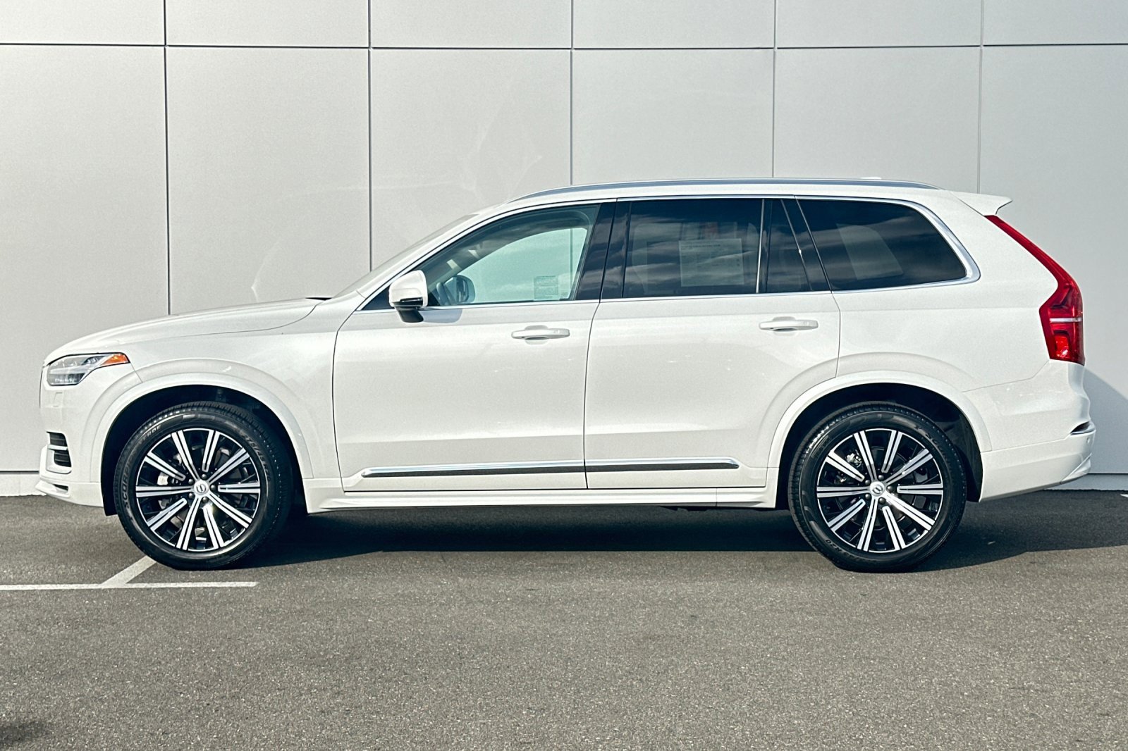 Certified 2025 Volvo XC90 B5 Core w/ Protection Package Premier image 2