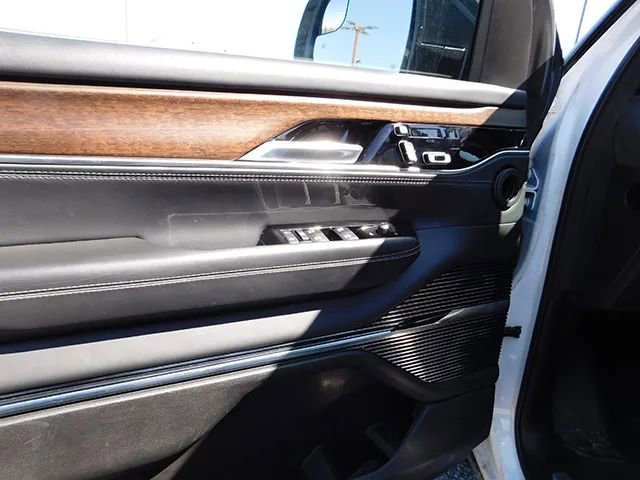 Used 2024 Jeep Grand Wagoneer L 4WD image 16