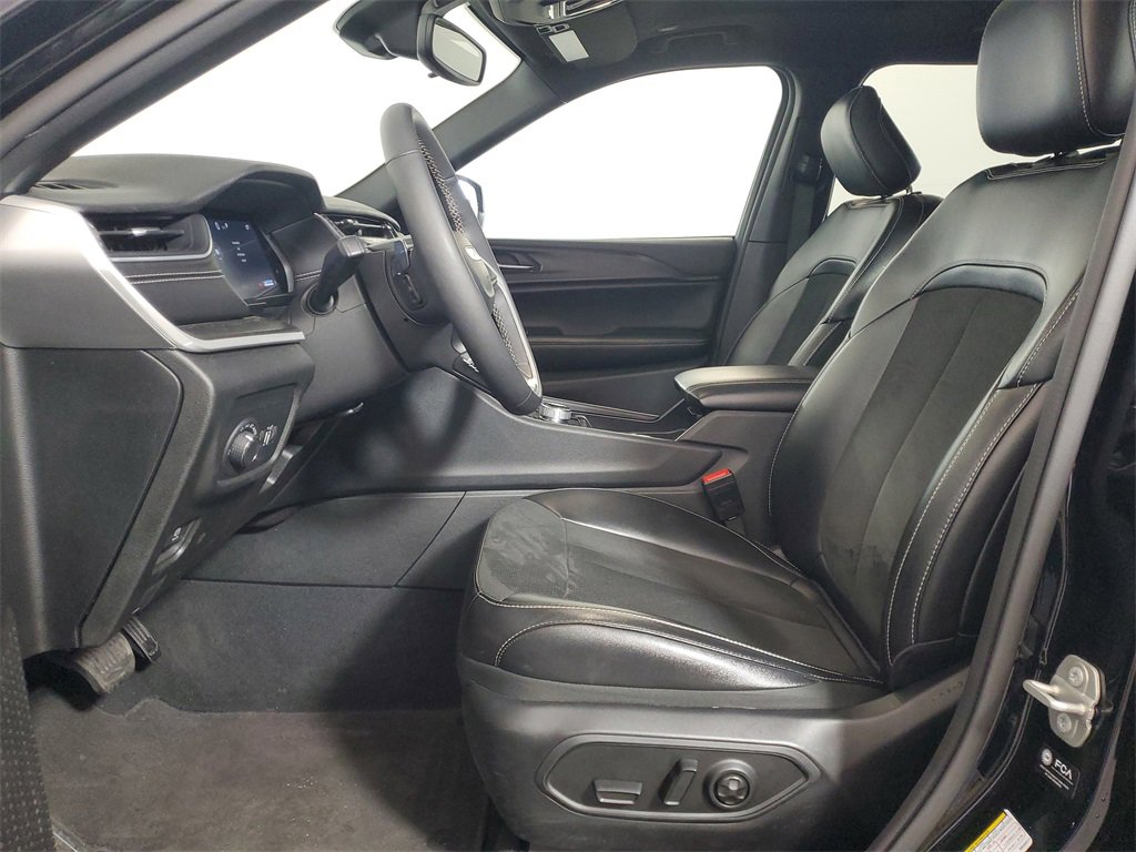 Used 2024 Jeep Grand Cherokee L Altitude image 11