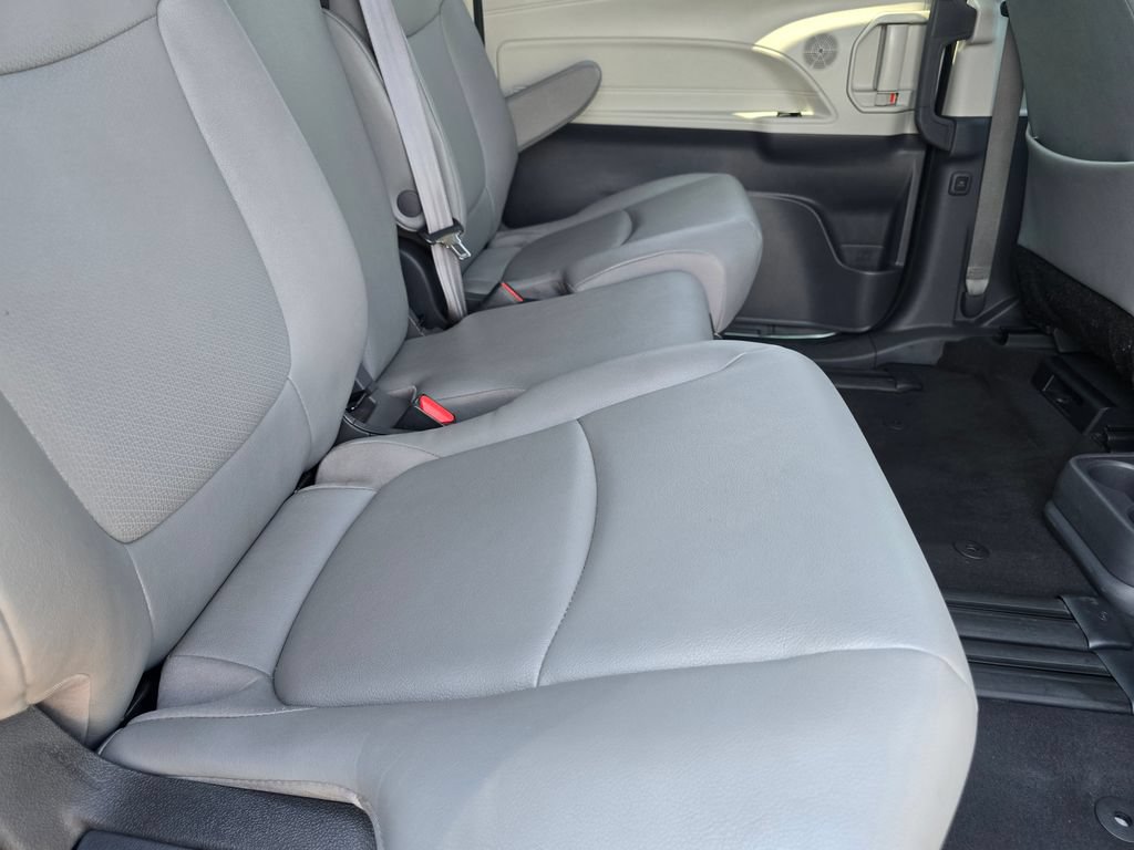 Certified 2024 Toyota Sienna XLE FWD image 20