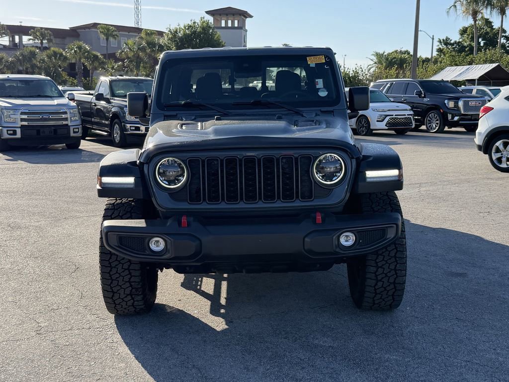 Used 2024 Jeep Gladiator Rubicon AWD/4WD image 3