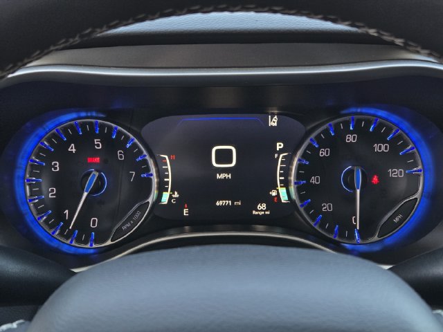 Used 2024 Chrysler Pacifica Touring-L FWD image 16