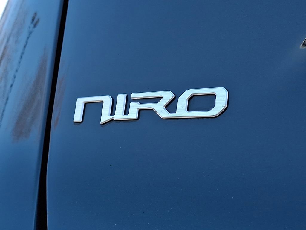 Certified 2025 Kia Niro EX image 30