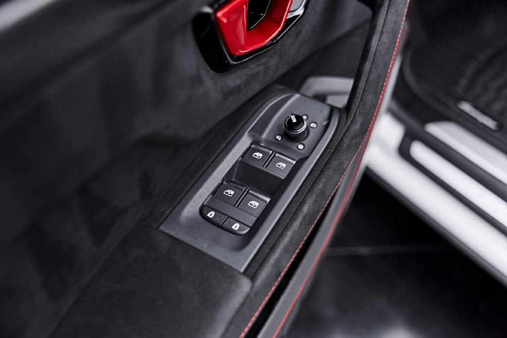 Used 2023 Lamborghini Urus Performante AWD/4WD image 48