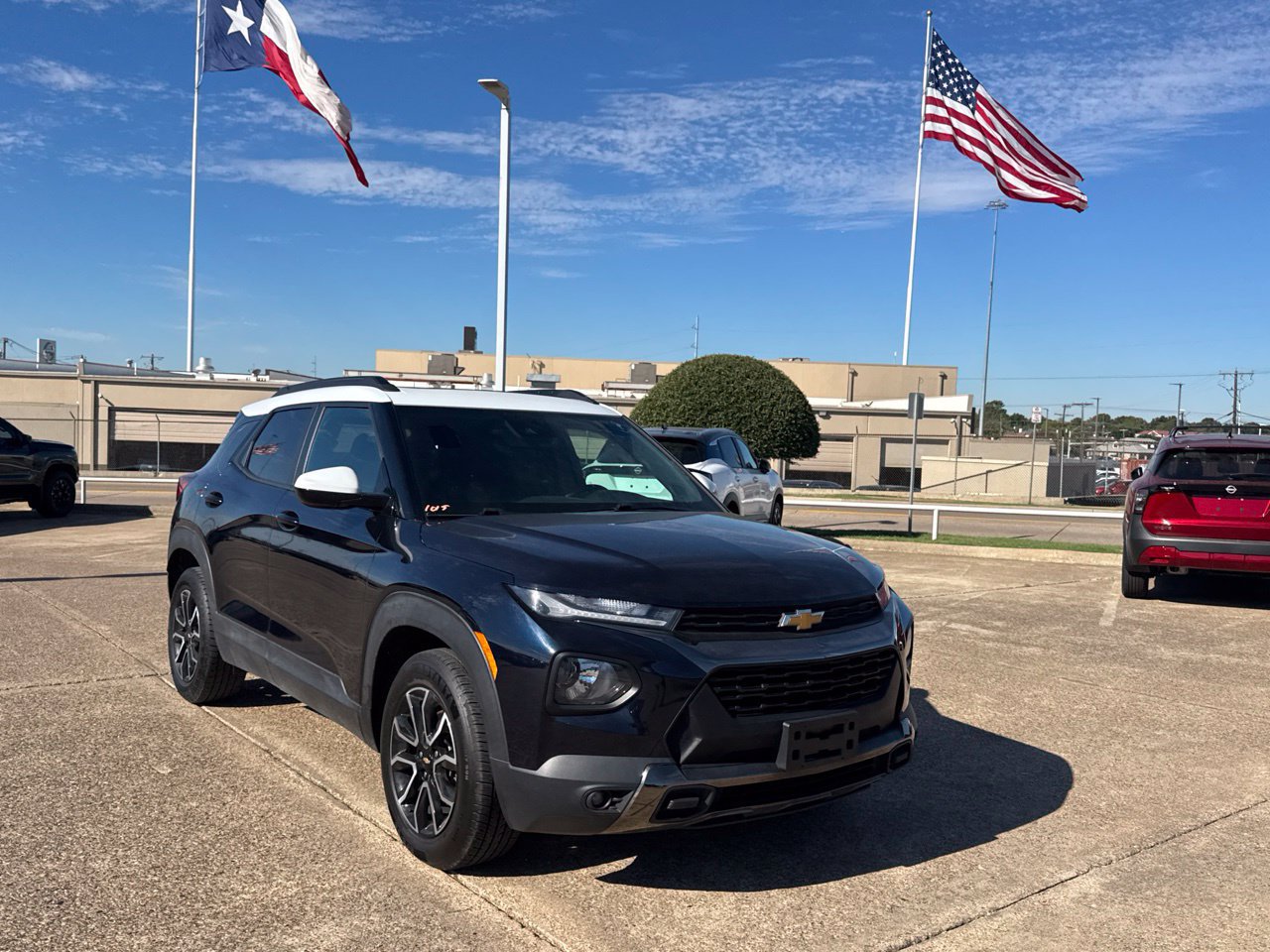 Used 2021 Chevrolet TrailBlazer ACTIV w/ Convenience Package FWD image 2