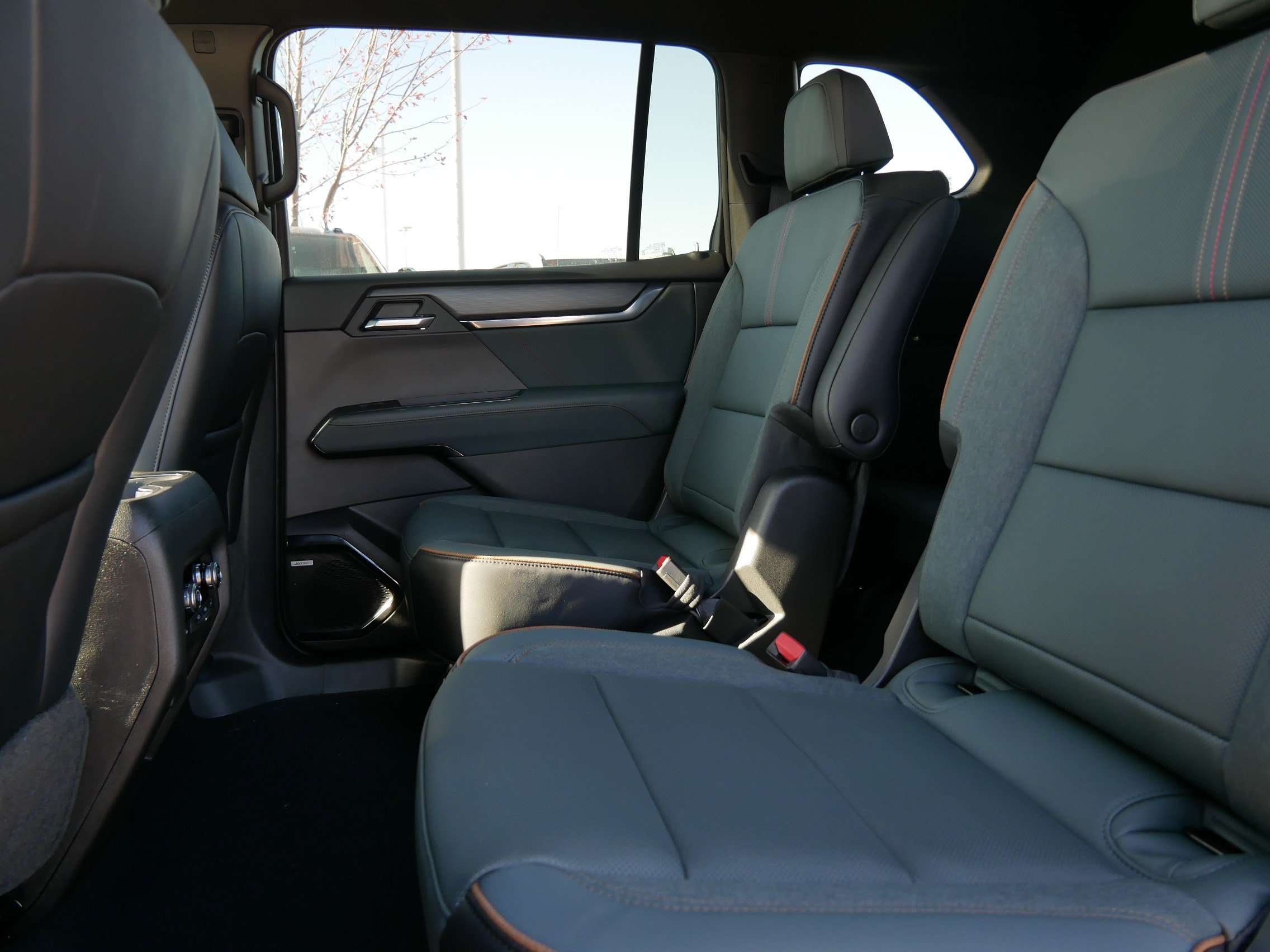 New 2026 GMC Acadia AT4 w/ Luxury Package AWD/4WD image 5