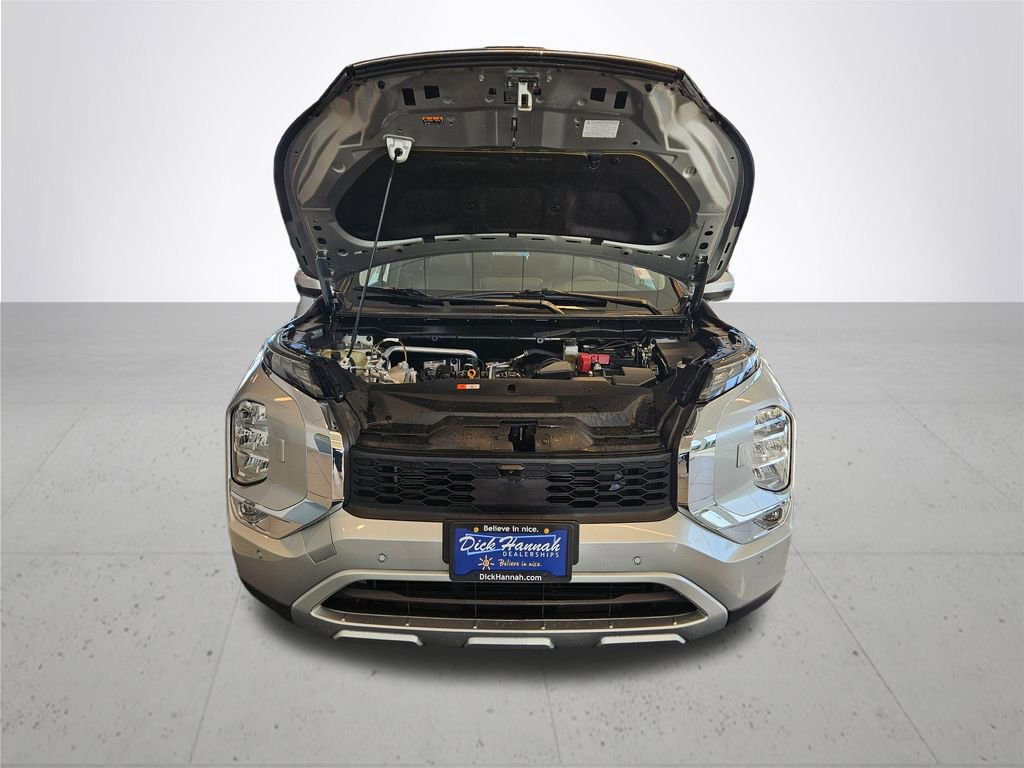 Used 2024 Mitsubishi Outlander SE image 4
