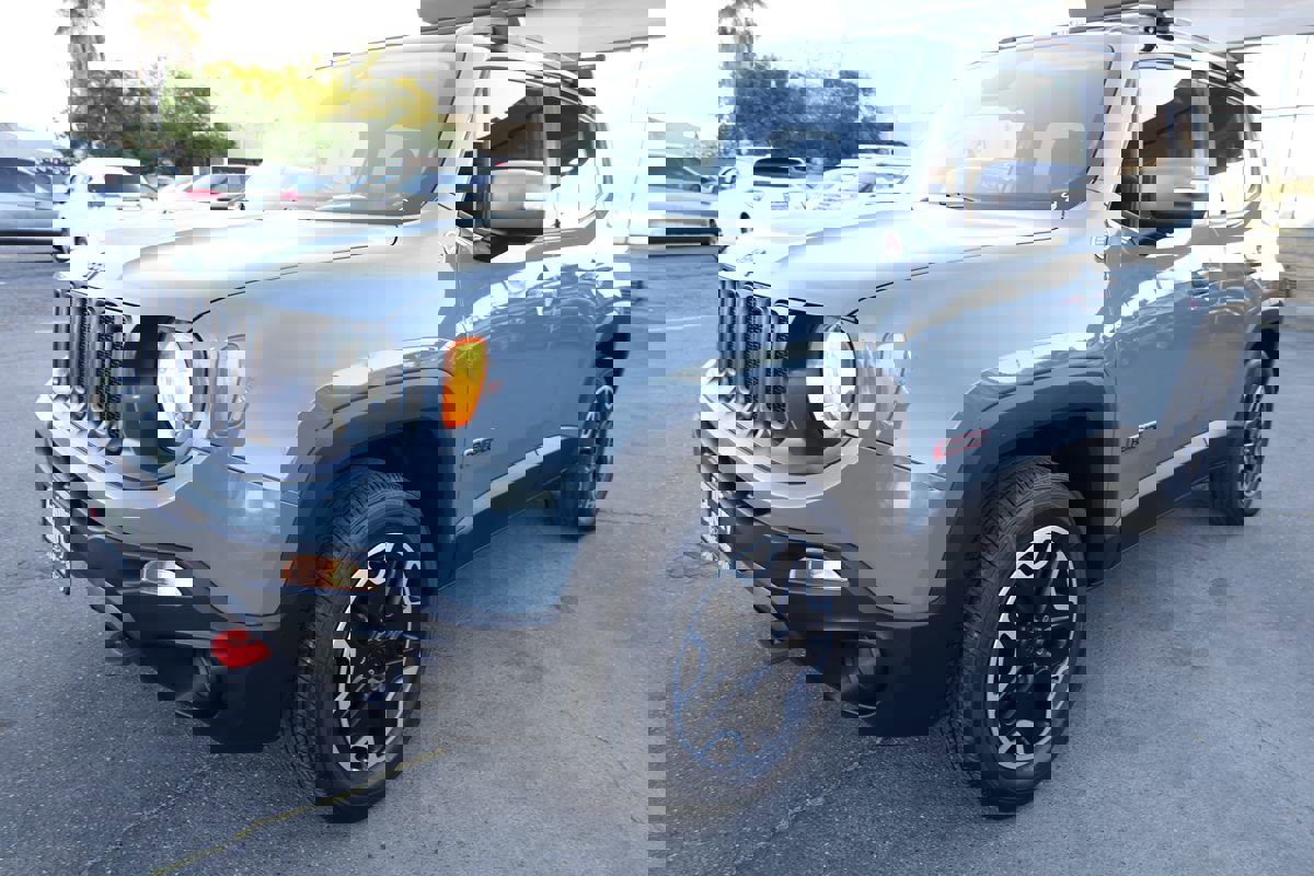 Used 2015 Jeep Renegade Trailhawk w/ Popular Equipment Group image 33