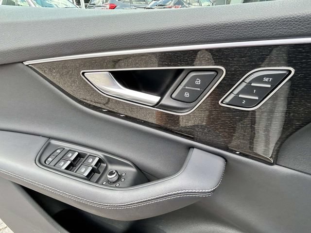 Used 2025 Audi Q7 3.0T Premium Plus AWD/4WD image 14