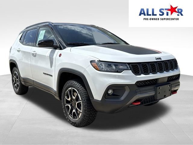 Used 2025 Jeep Compass Trailhawk AWD/4WD image 1