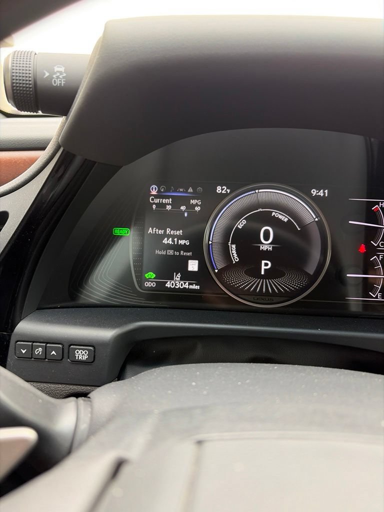 Used 2024 Lexus ES 300h Ultra Luxury w/ Accessory Package (Z2) FWD image 2