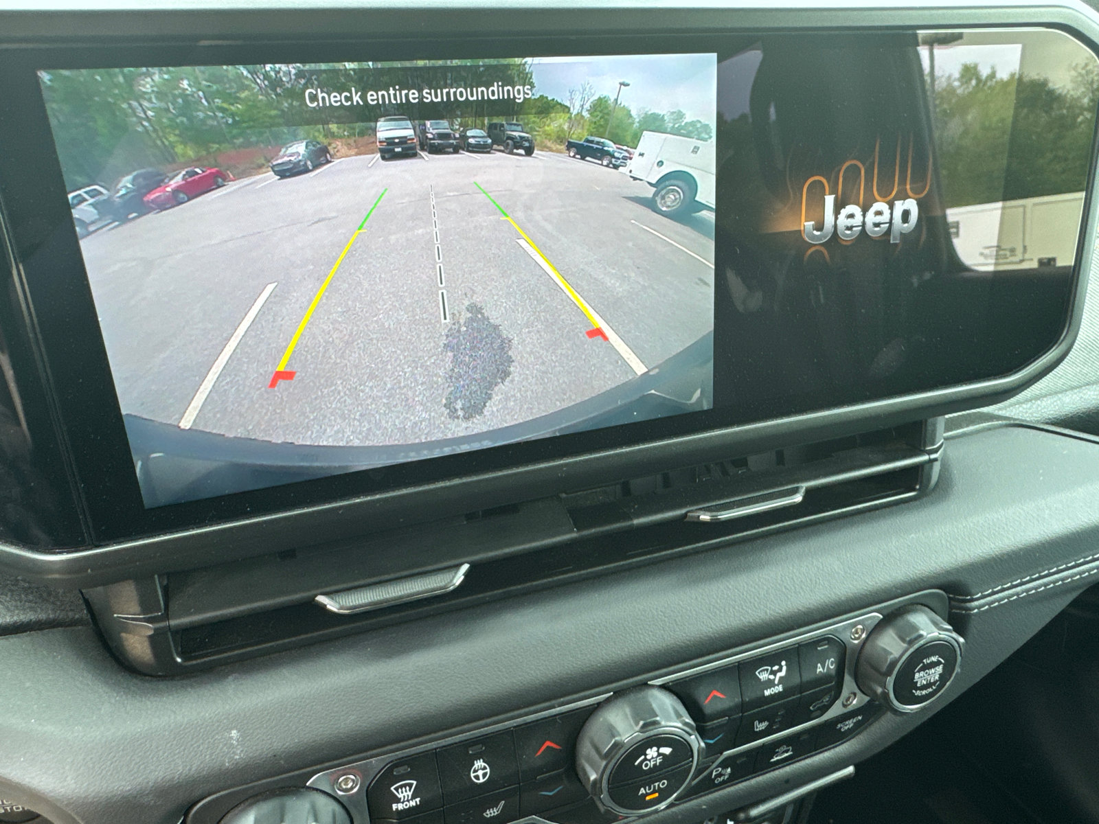 Used 2025 Jeep Wrangler Unlimited Sahara w/ Safety Group AWD/4WD image 28