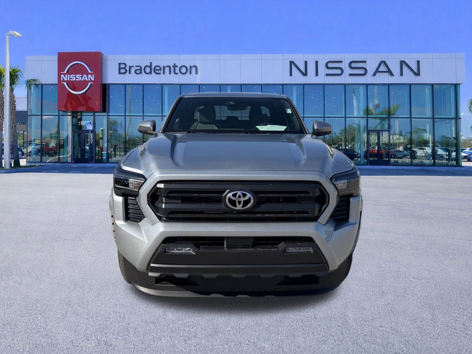 Used 2025 Toyota Tacoma SR5 image 2