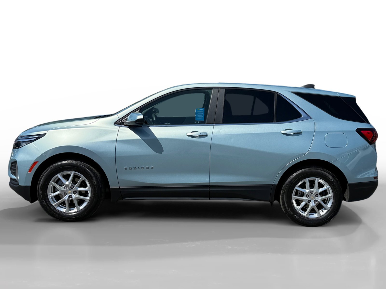 Used 2022 Chevrolet Equinox LT image 2