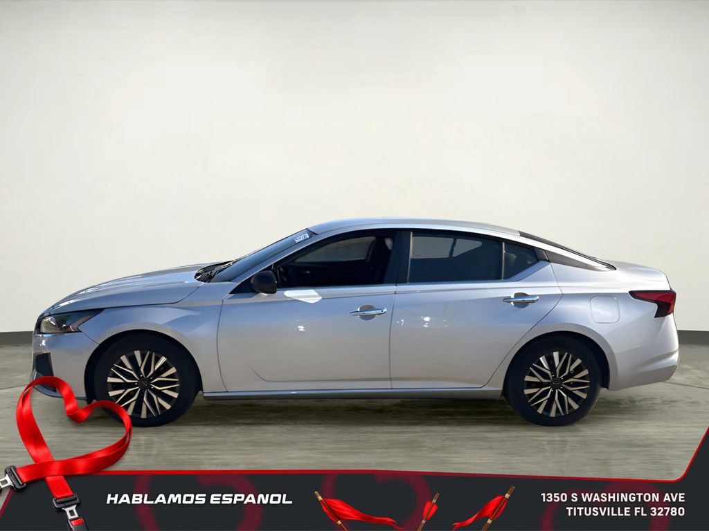 Used 2024 Nissan Altima 2.5 SV image 2