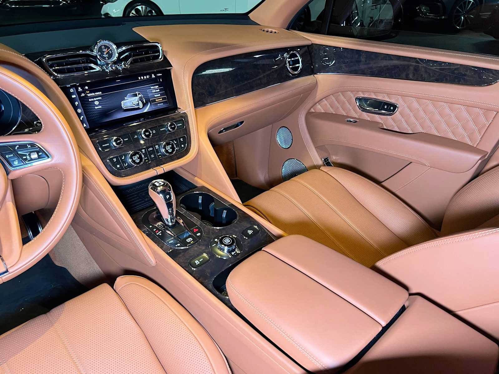 Used 2022 Bentley Bentayga AWD/4WD image 48
