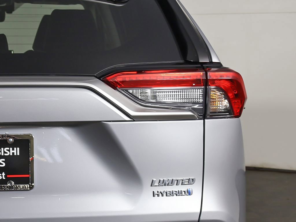 Used 2022 Toyota RAV4 Limited image 17