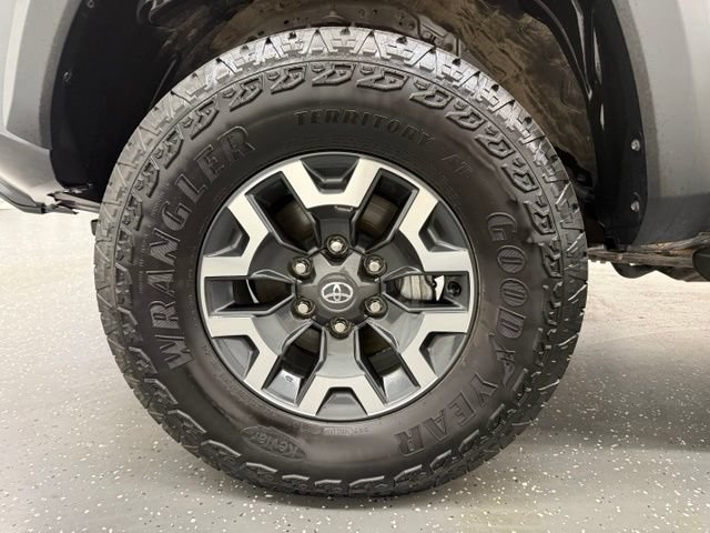Certified 2023 Toyota Tacoma TRD Off-Road AWD/4WD image 19