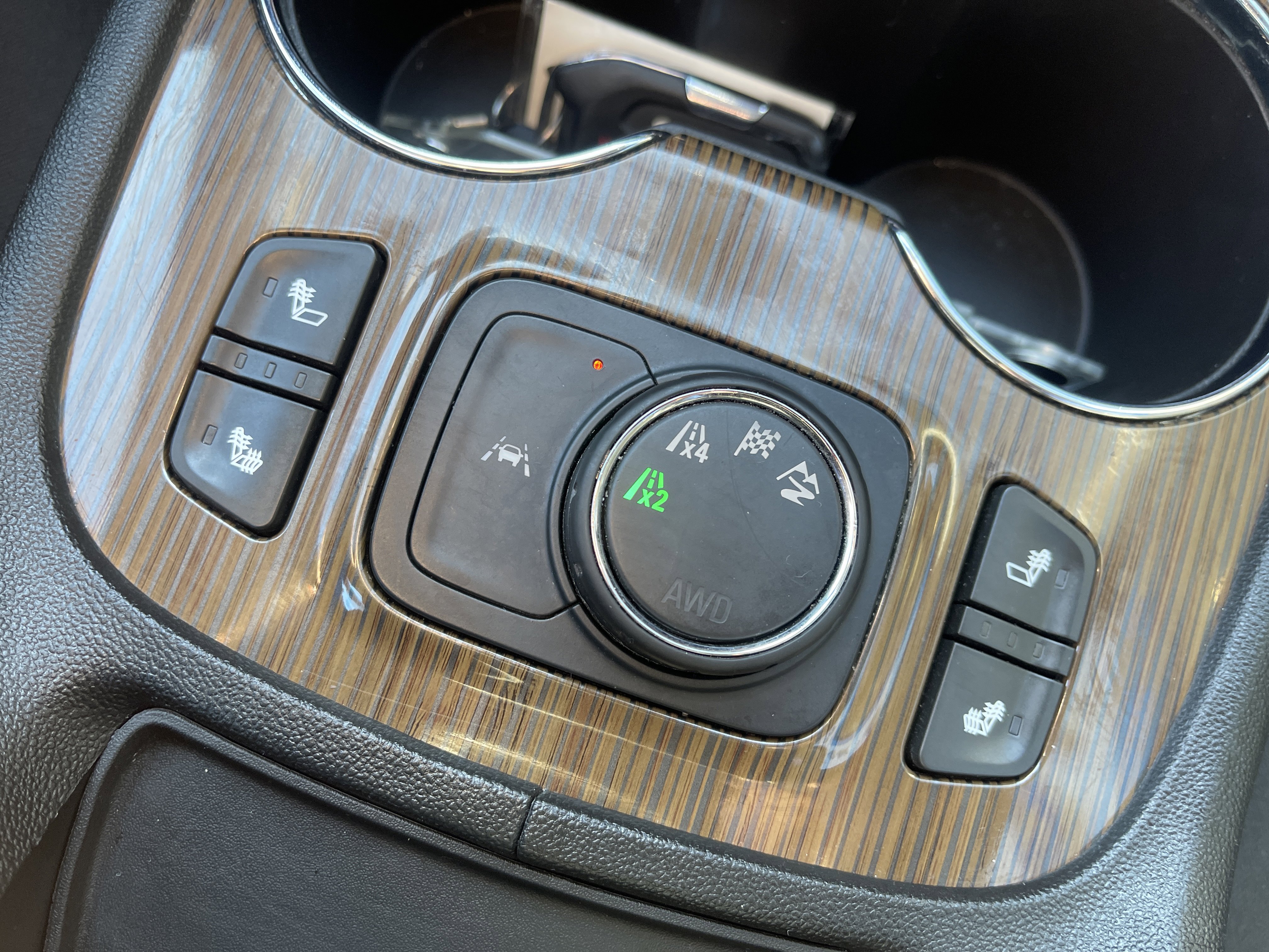 Used 2023 GMC Acadia SLE w/ Driver Convenience Package image 32