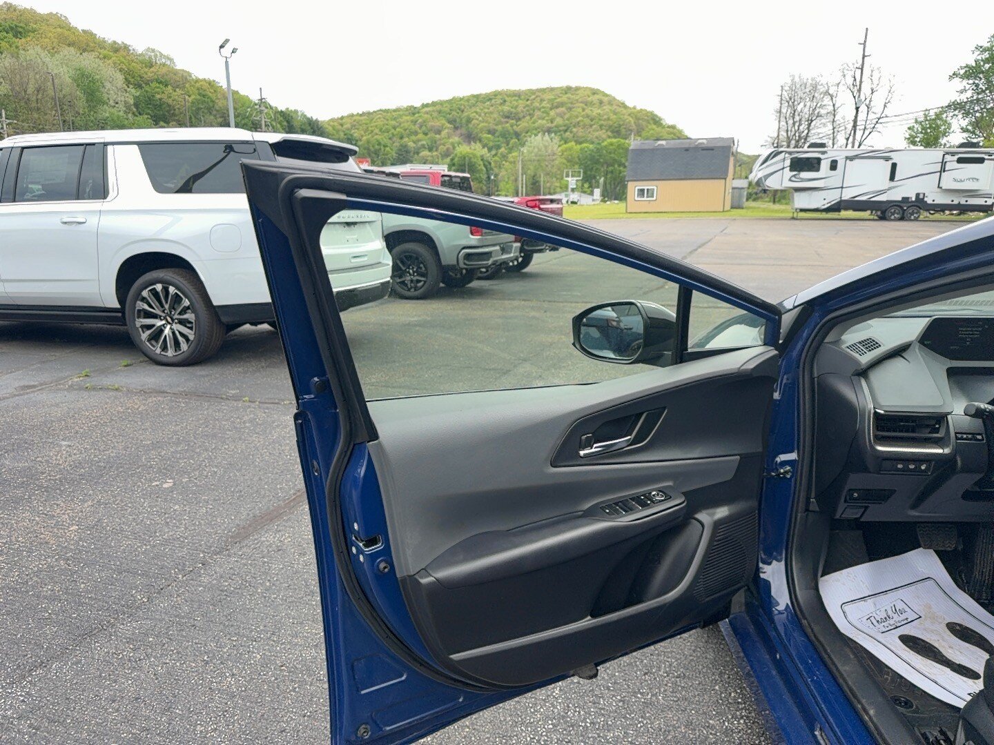 Used 2024 Toyota Prius XLE AWD/4WD image 12