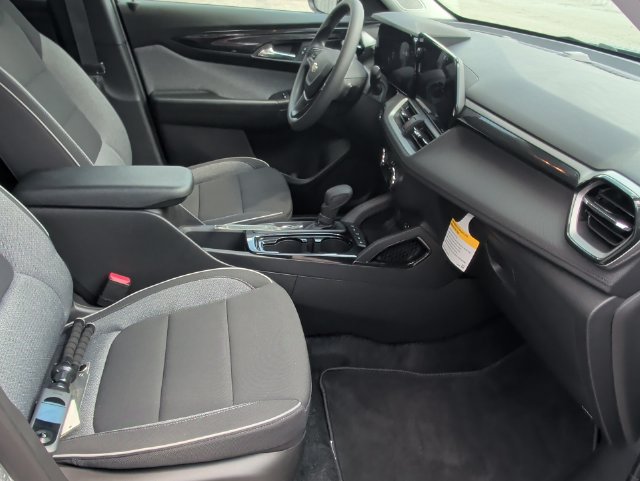 Used 2026 Chevrolet TrailBlazer LS w/ LS Convenience Package FWD image 29