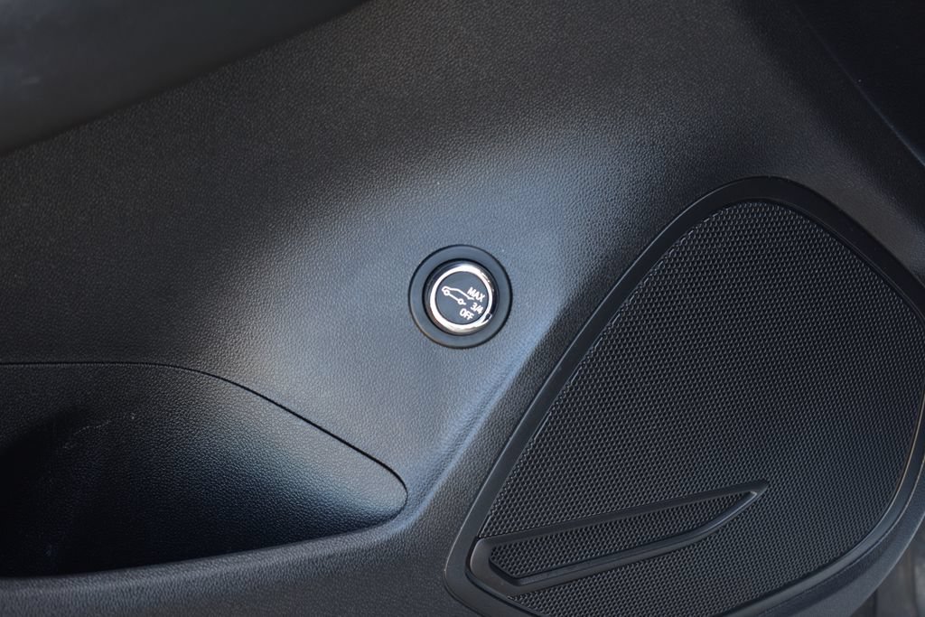 Used 2023 Buick Envision Essence w/ Sport Touring Package FWD image 17
