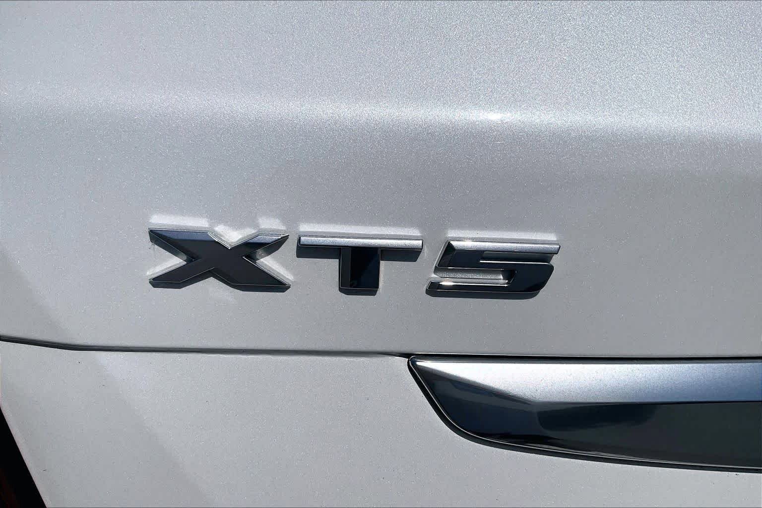 Used 2024 Cadillac XT5 Premium Luxury w/ Technology Package FWD image 10