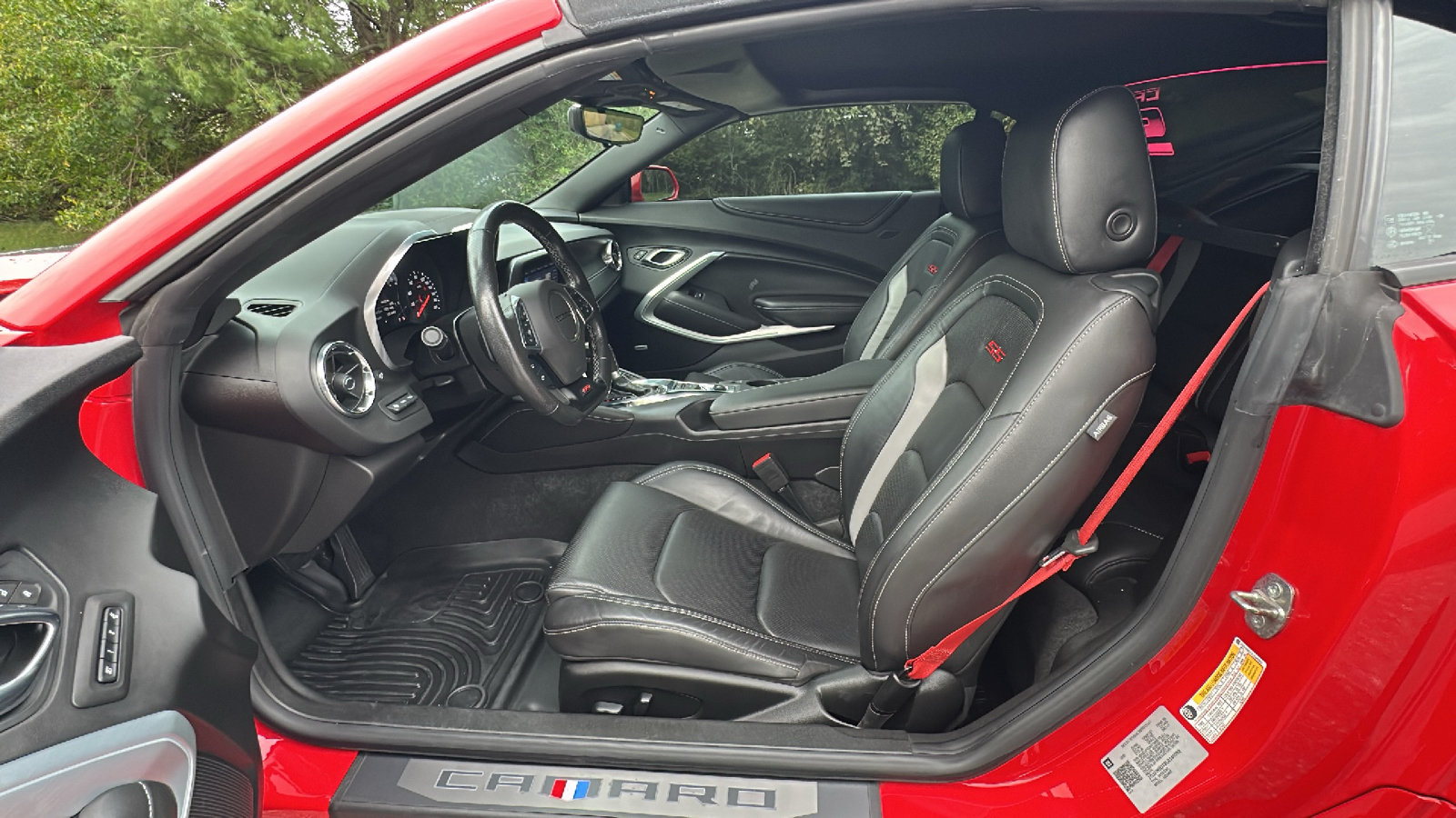 Used 2020 Chevrolet Camaro SS RWD image 15