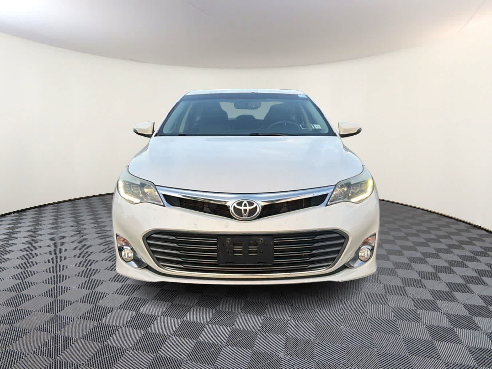 Used 2014 Toyota Avalon Limited FWD image 3