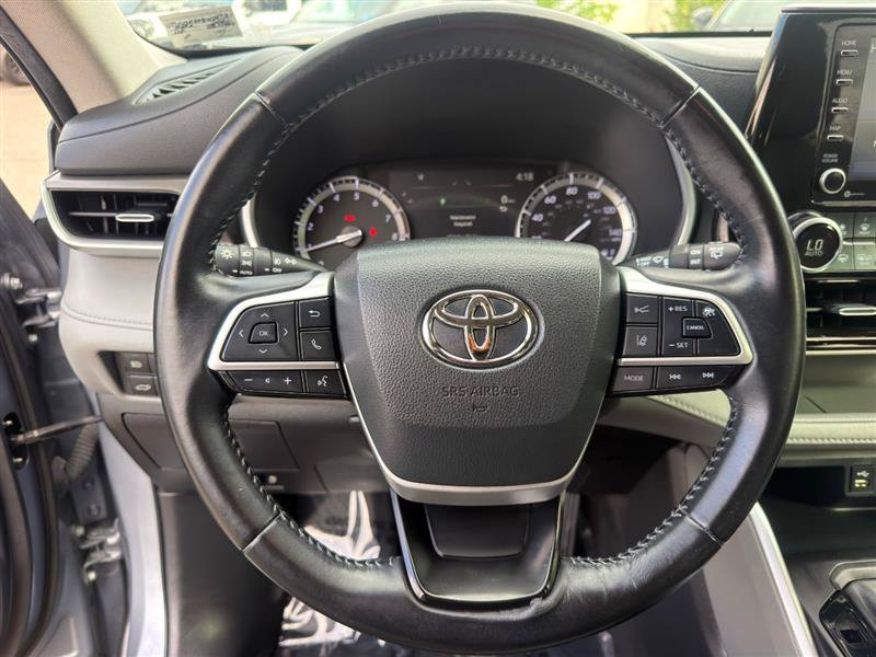 Used 2022 Toyota Highlander XLE AWD/4WD image 14