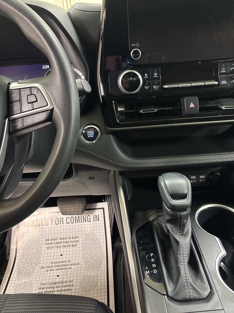 Used 2023 Toyota Highlander L image 12