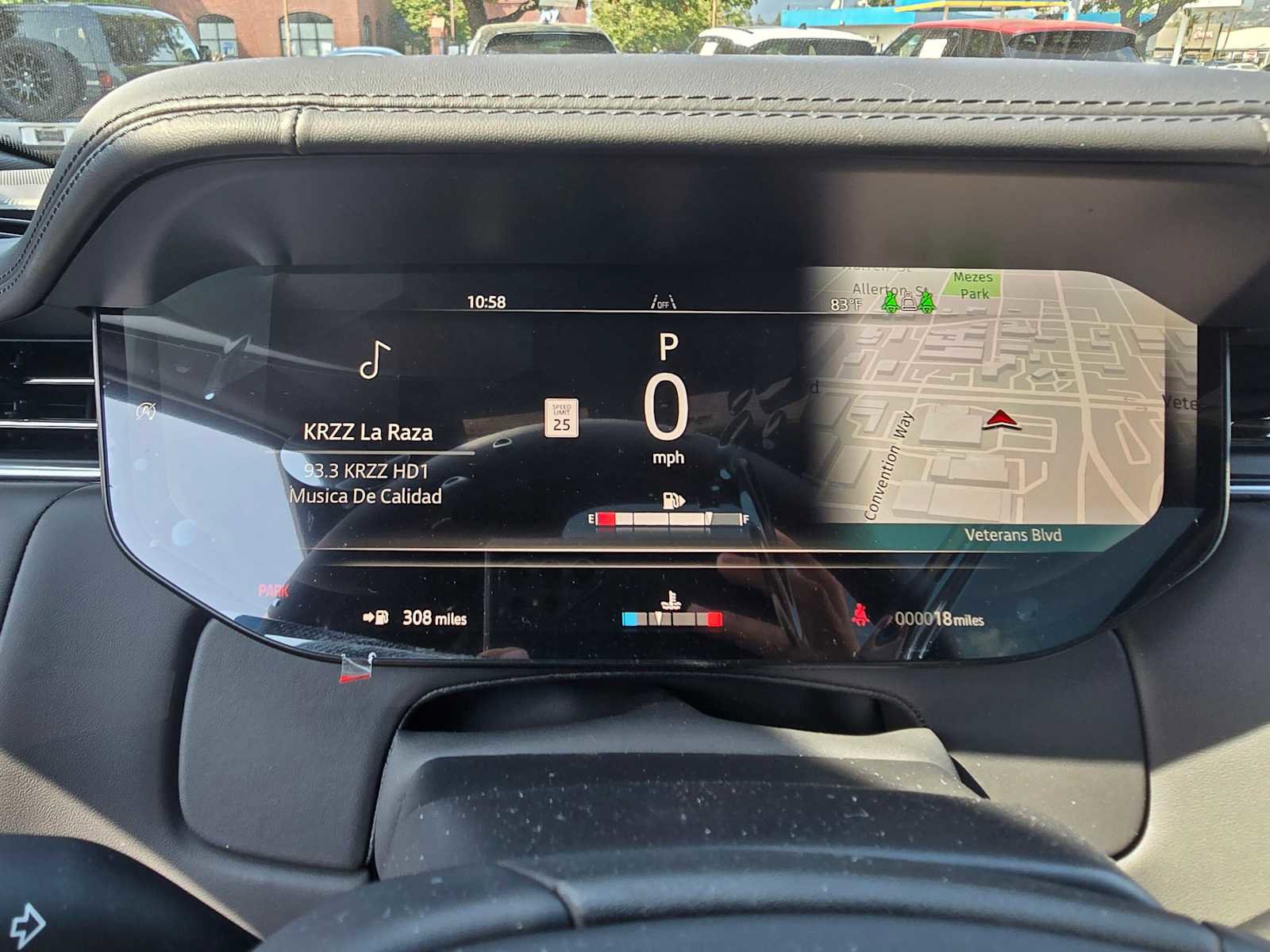 New 2025 Land Rover Range Rover SE image 27