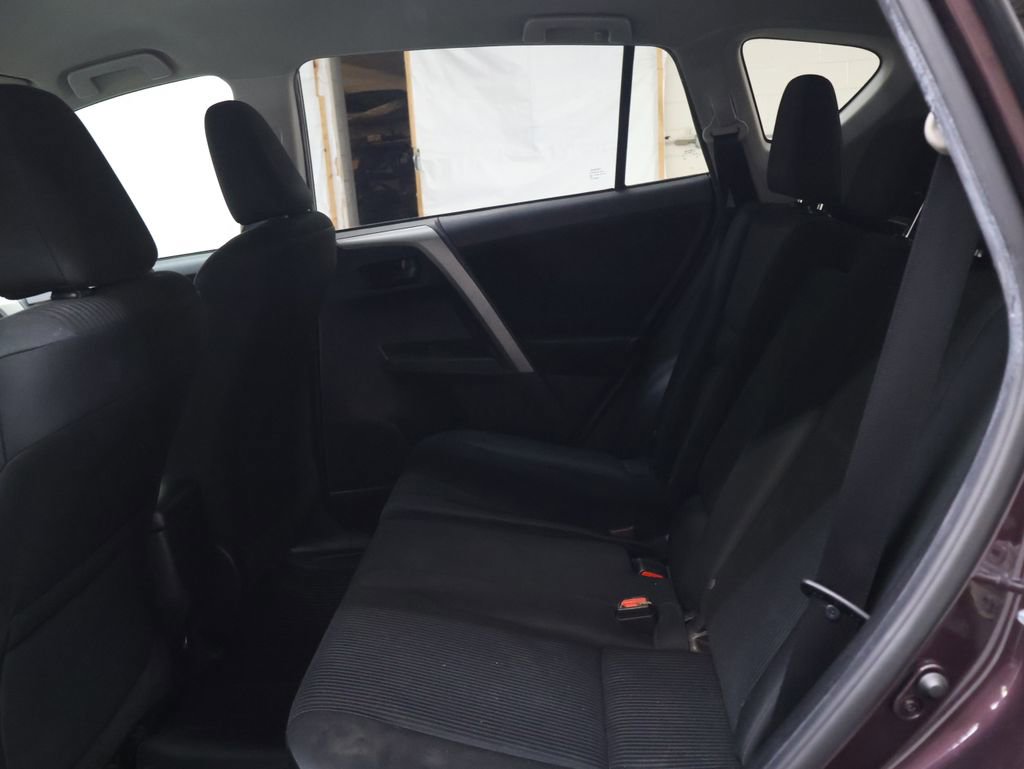 Used 2018 Toyota RAV4 LE AWD/4WD image 14
