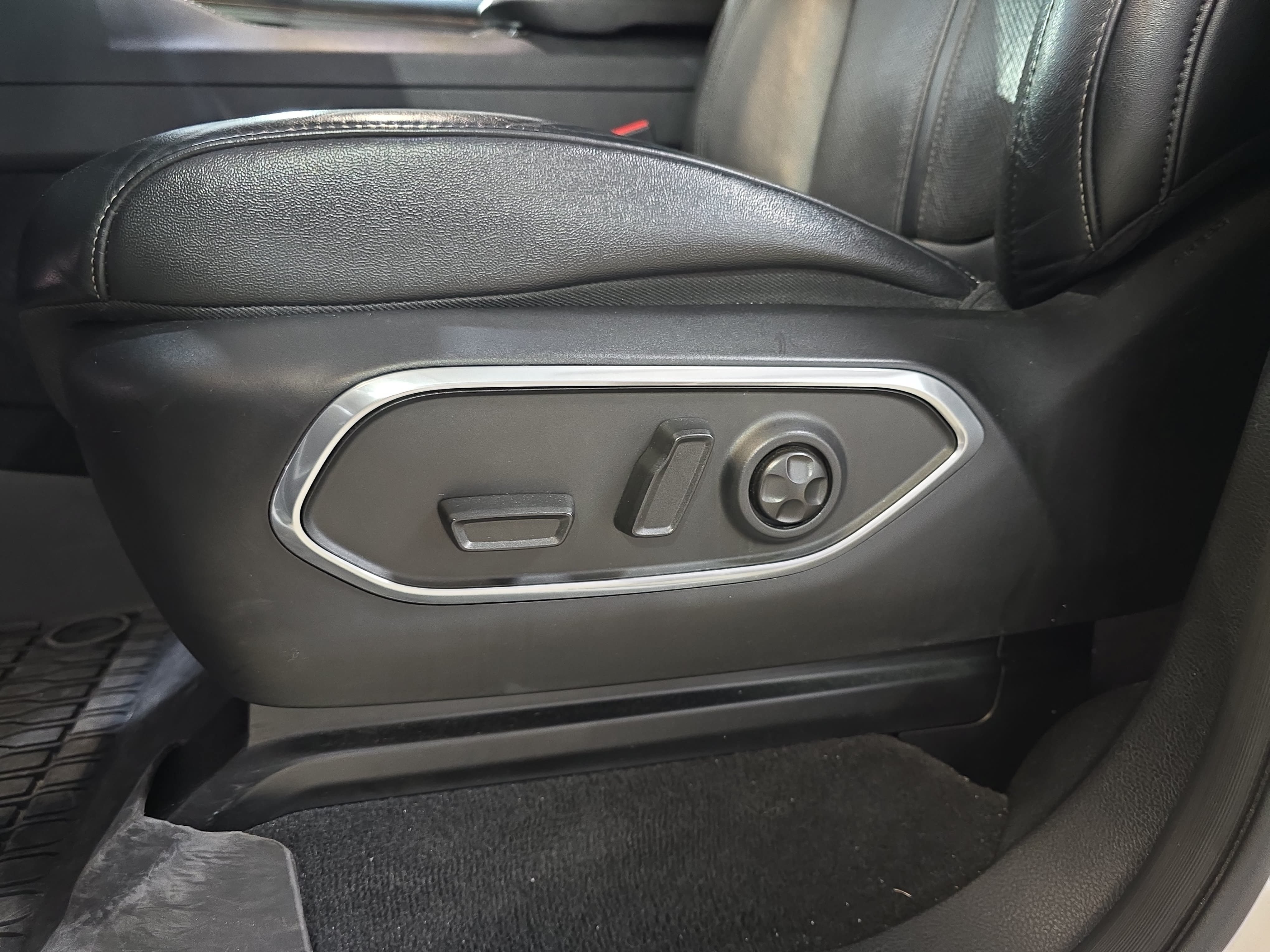Used 2024 Jeep Wagoneer L Series II w/ Flexible Seating Group AWD/4WD image 26