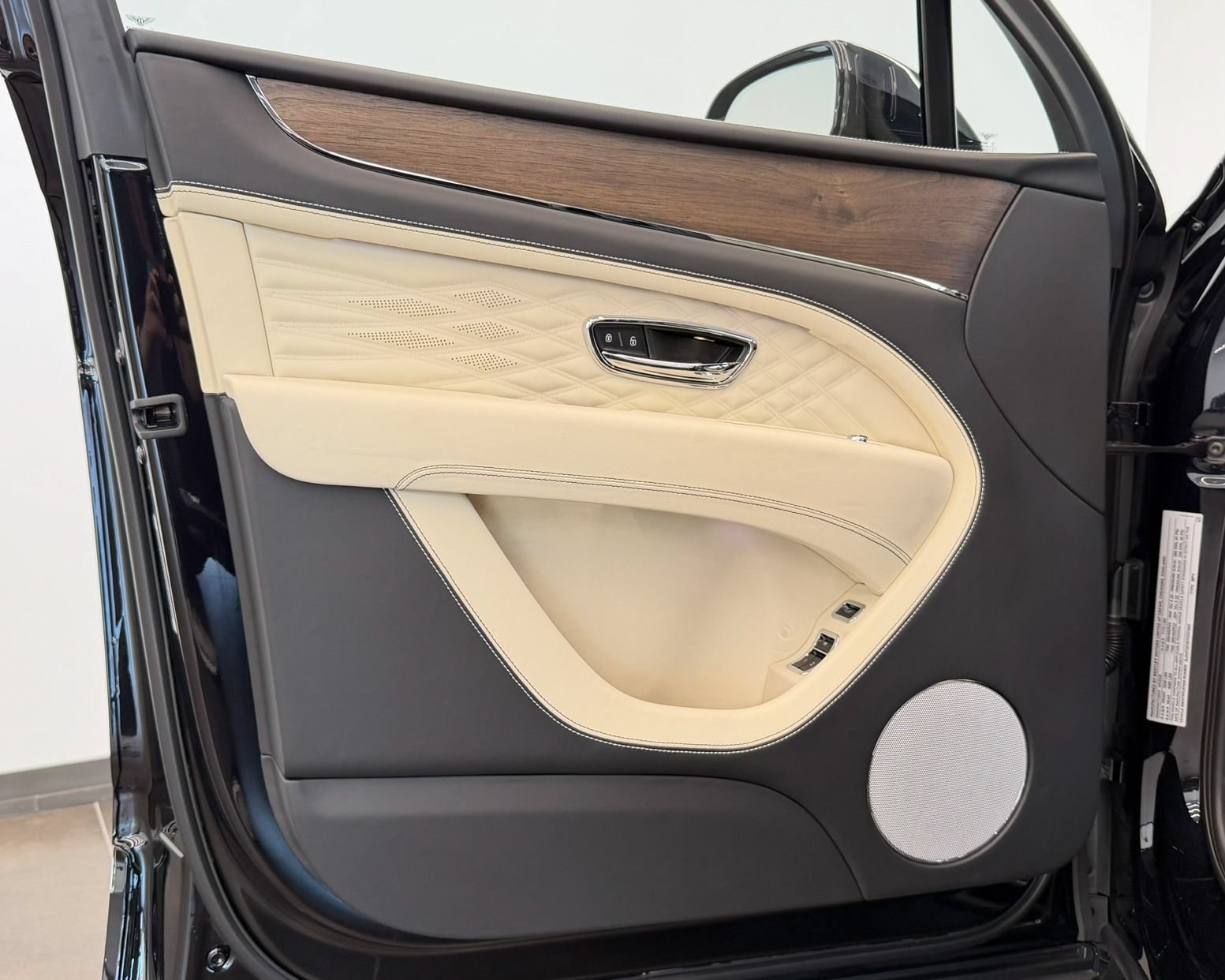 New 2026 Bentley Bentayga Extended Wheelbase AWD/4WD image 13