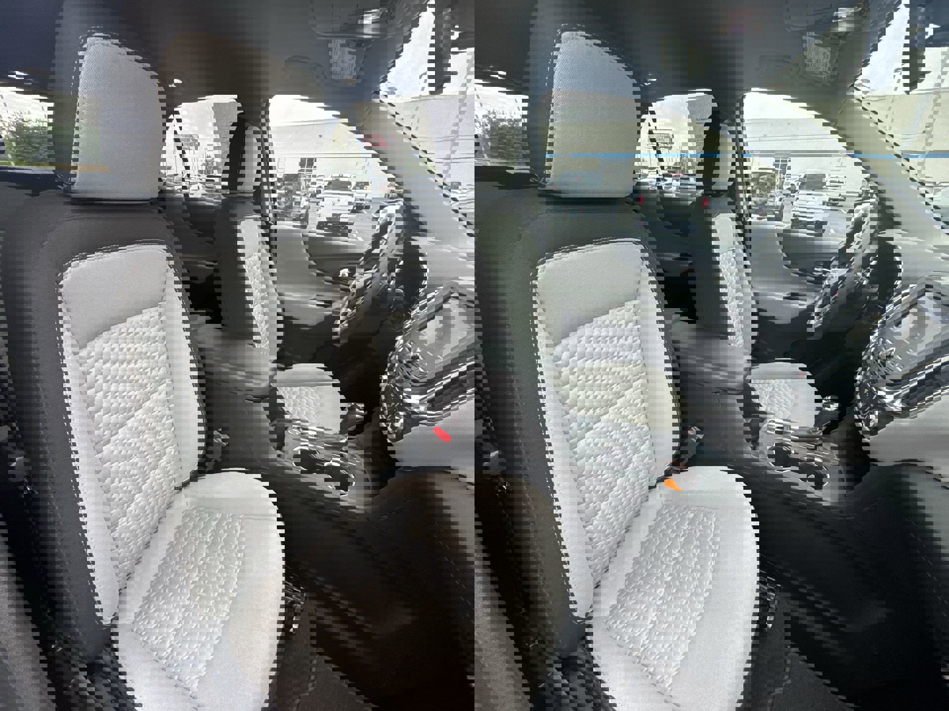 Used 2020 Chevrolet Equinox LS w/ LS Convenience Package image 24