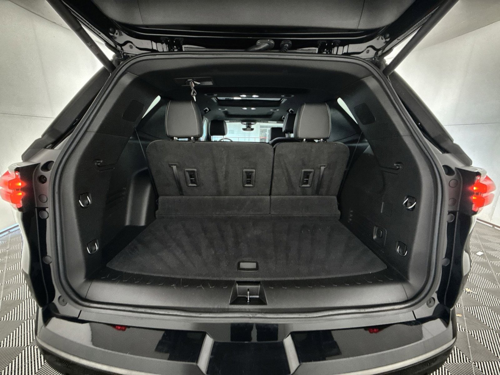 Used 2022 Chevrolet Traverse Premier w/ Redline Edition image 26