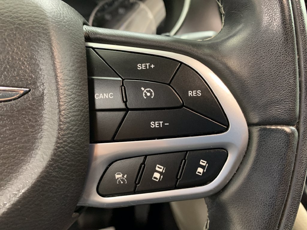 Used 2022 Chrysler Pacifica Touring-L AWD/4WD image 25
