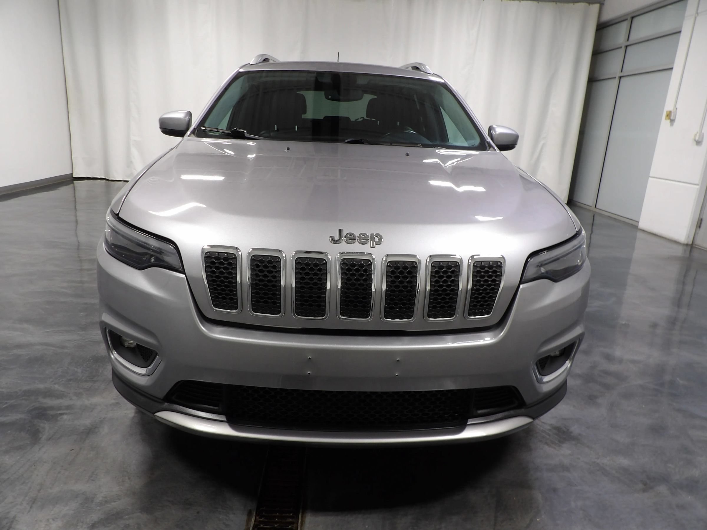 Used 2020 Jeep Cherokee Limited AWD/4WD image 2