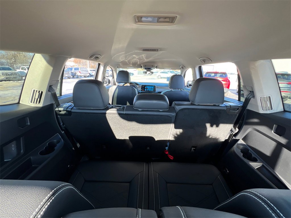 Used 2025 Volkswagen Atlas SE image 37