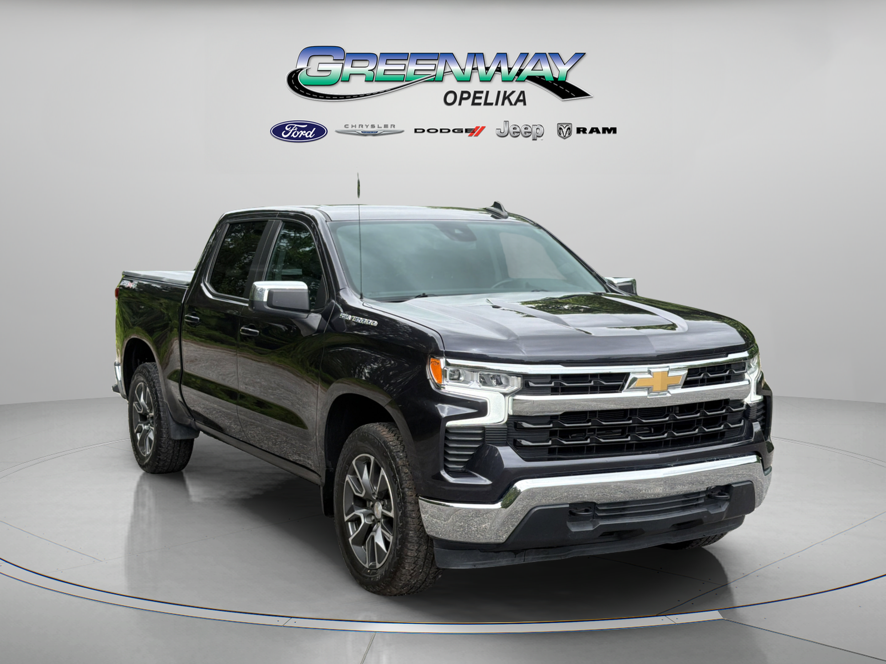 Used 2022 Chevrolet Silverado 1500 LT AWD/4WD image 1