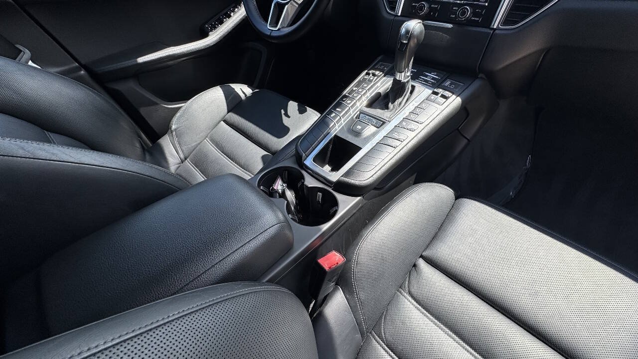 Used 2015 Porsche Macan S AWD/4WD image 32