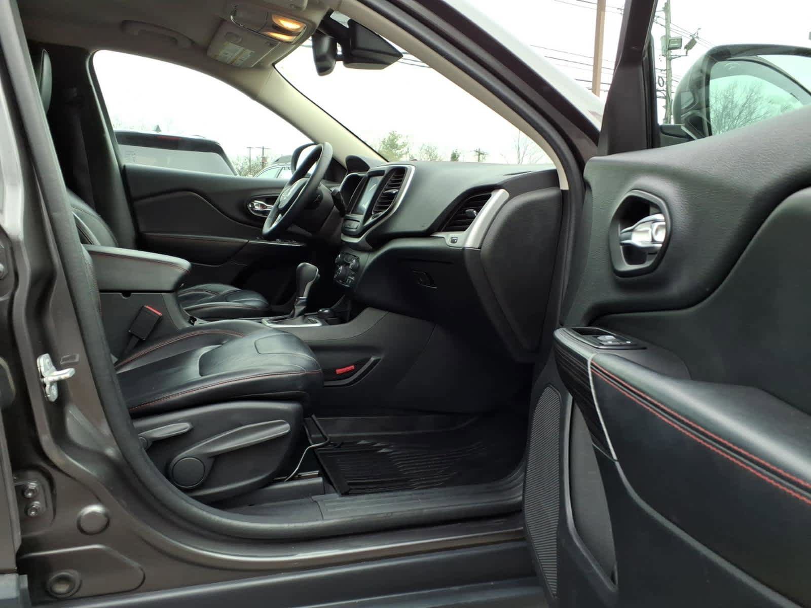 Used 2014 Jeep Cherokee Trailhawk w/ Technology Group image 11