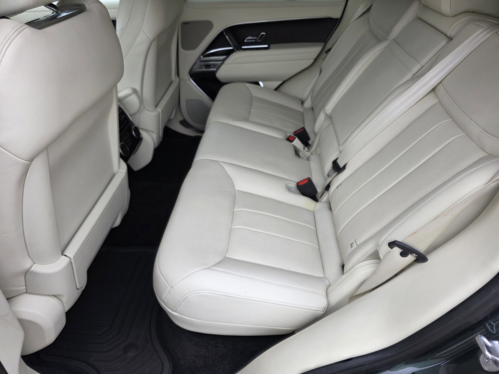 Certified 2023 Land Rover Range Rover SE image 16